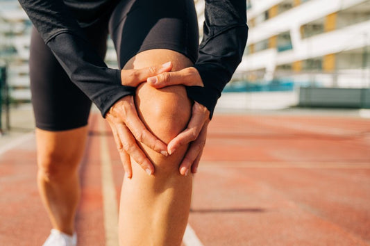 Pickleball health tips to prevent a pickleball injury.